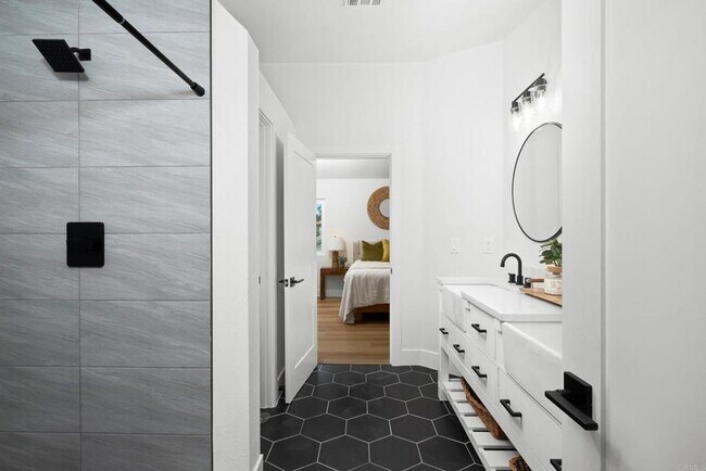 Building Photo - Furnished Oceanside Home - 3 Bedroom 2-1/2 Bathroom - Renovated