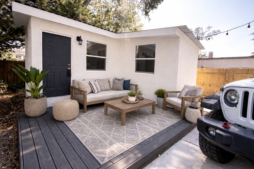 Building Photo - 119 W 26th Ave