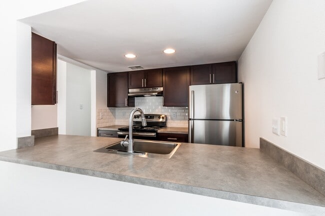 Building Photo - Luxury Duplex. Best Prices In South Austin! Steps from Hike & Bike Trail And Downtown!