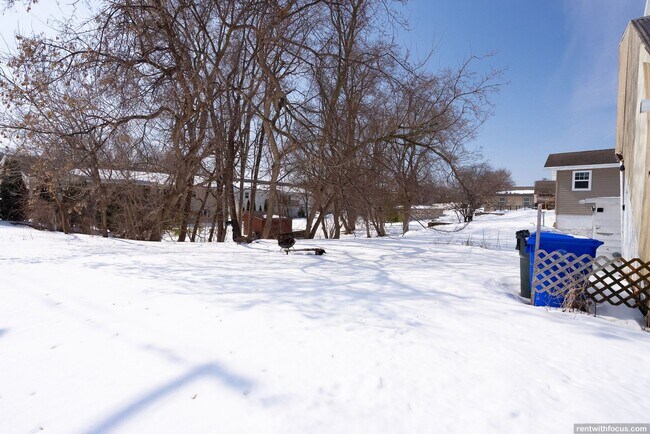 Building Photo - 1001 Main Ave
