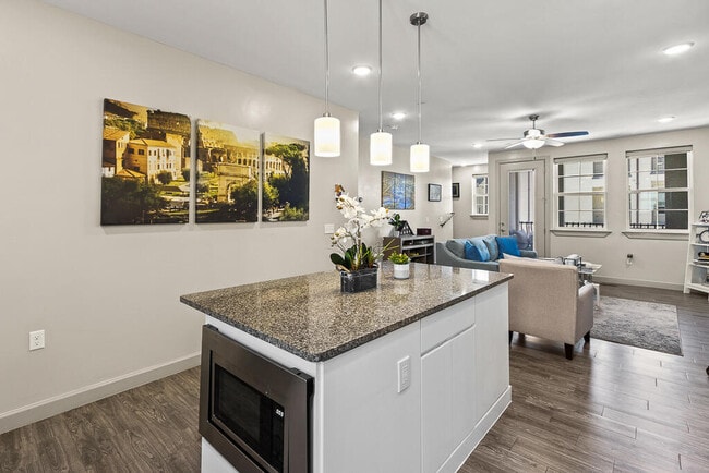 Building Photo - 328 Vin Almoradi Ct