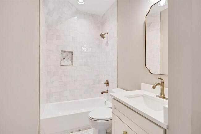 Building Photo - 352 Avon Rd