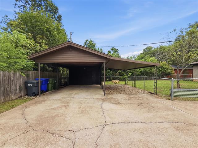 Building Photo - 2137 Lenamon Dr