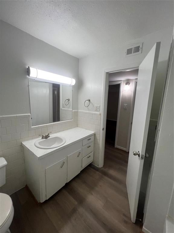 Building Photo - 500 Willow Dr