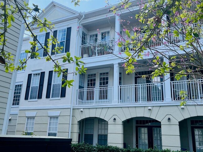 Building Photo - 315 Grand Magnolia Ave