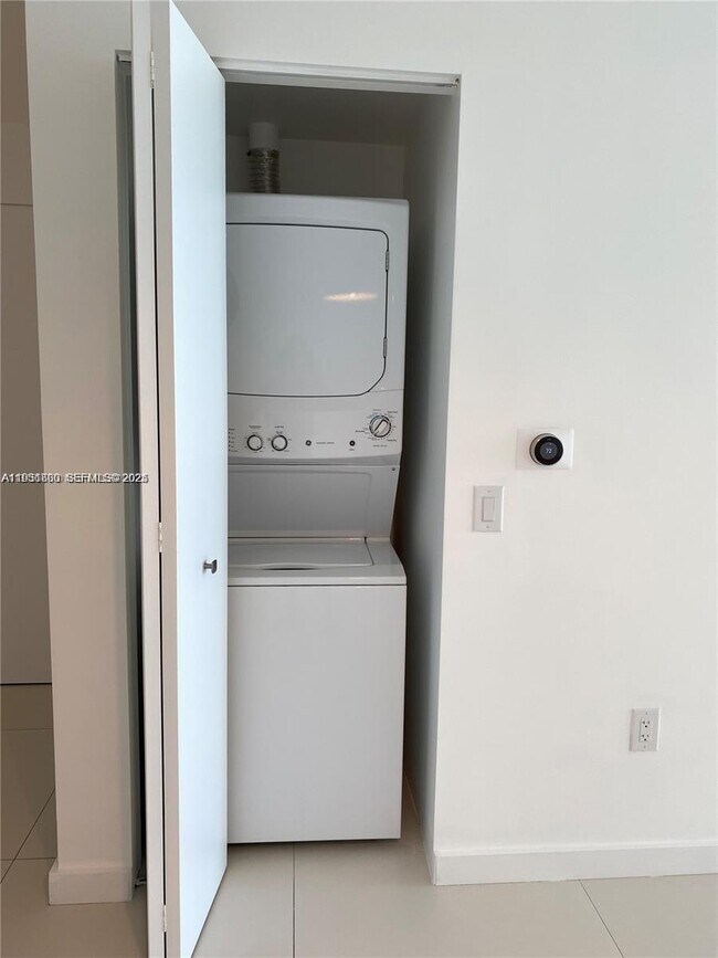 Building Photo - 501 NE 31st St