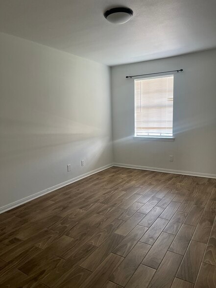 Building Photo - 2762 Panama St