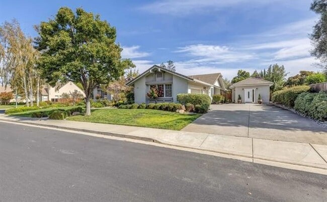 Building Photo - Private and Sizable 4BD/3BA Single Story Home in Livermore South, Easy Commute to 580 & 84!
