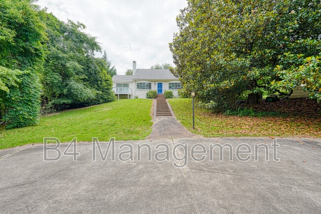 Building Photo - 925 Brentwood Dr