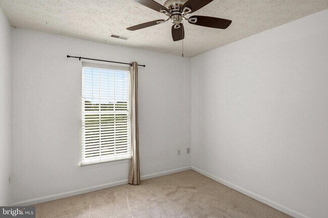 Building Photo - 9805 Redwing Dr