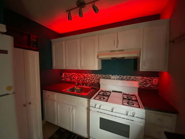 Building Photo - 3030 Valle Vista Dr
