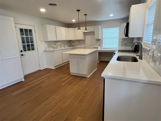 Building Photo - 2406 Ridgecrest Dr