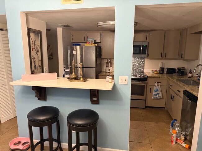 Building Photo - 216 Glenview Blvd