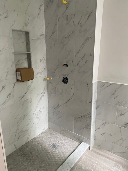 Building Photo - 83 Brook St