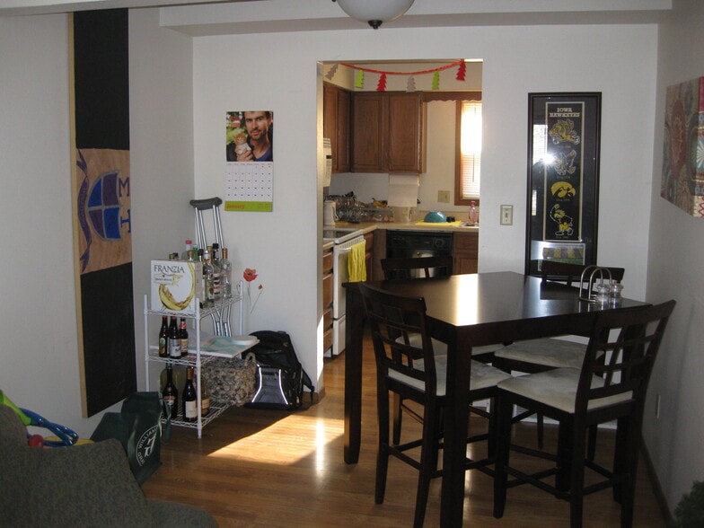 Building Photo - 330 S Lucas St