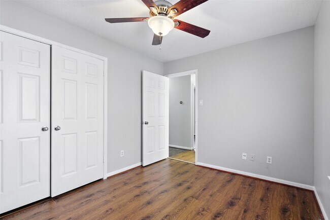 Building Photo - 5307 Oak Falls Dr