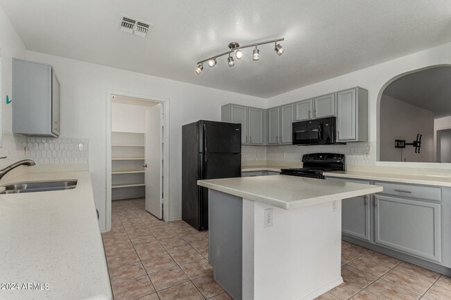 Building Photo - 10513 W Louise Dr
