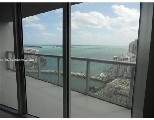 Building Photo - 495 Brickell Ave