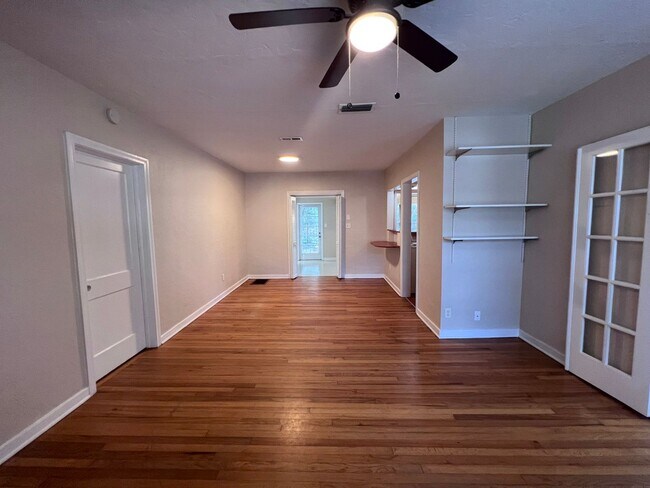 Building Photo - 2/2 House Walking Distance to Campus - Available Fall 2026! *Application Pending*