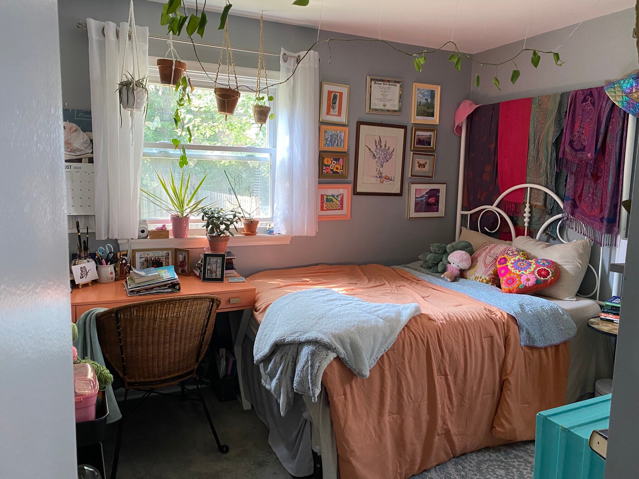 Main bedroom 1 - 528 E Cambourne St