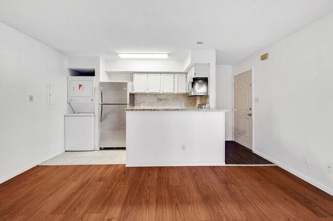 Primary Photo - 9823 Walnut St