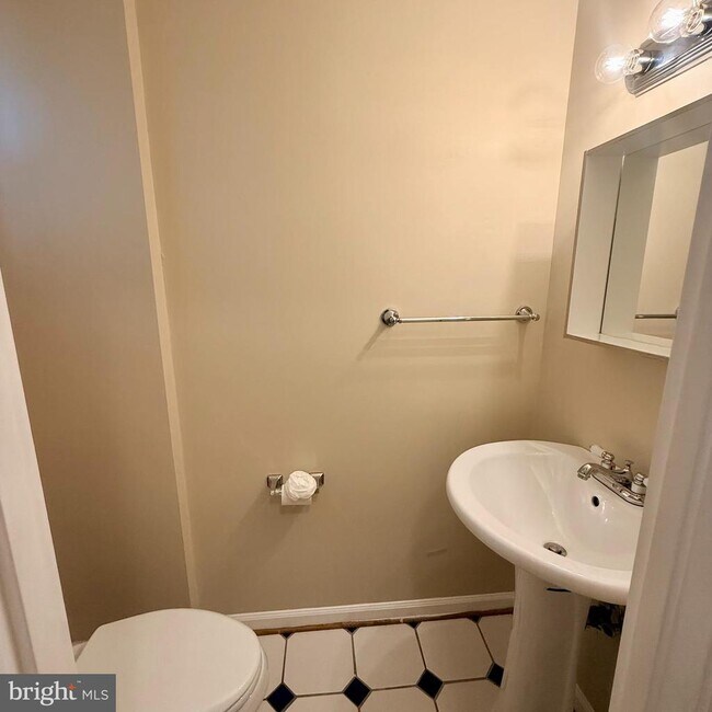Building Photo - 14605 Nadine Dr