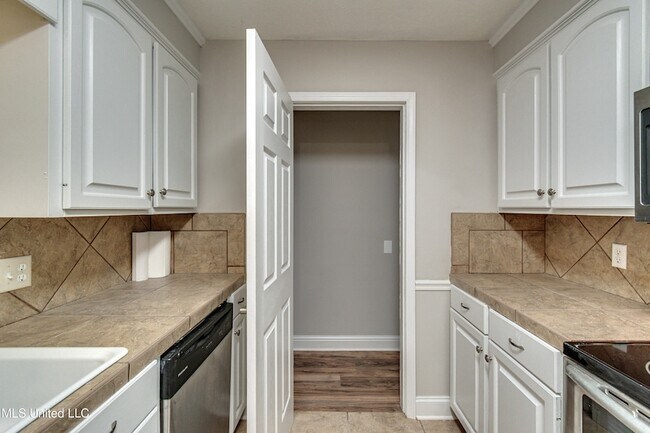 Building Photo - 348 Durham Ct