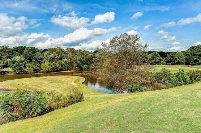 Building Photo - 138 Woodmere Square NW