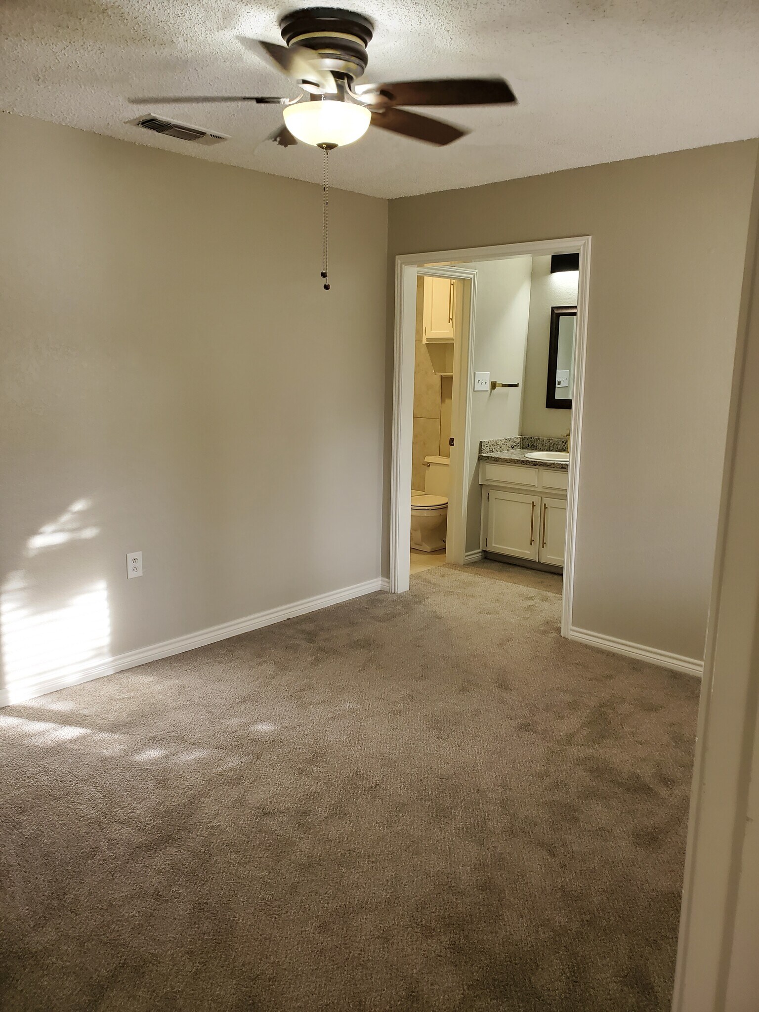 Second bedroom - 106 N Troy Ave