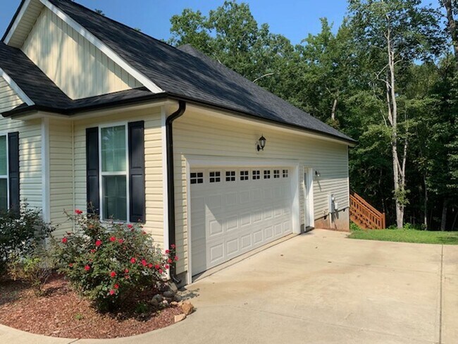 Building Photo - 2486 Golden Forest Dr