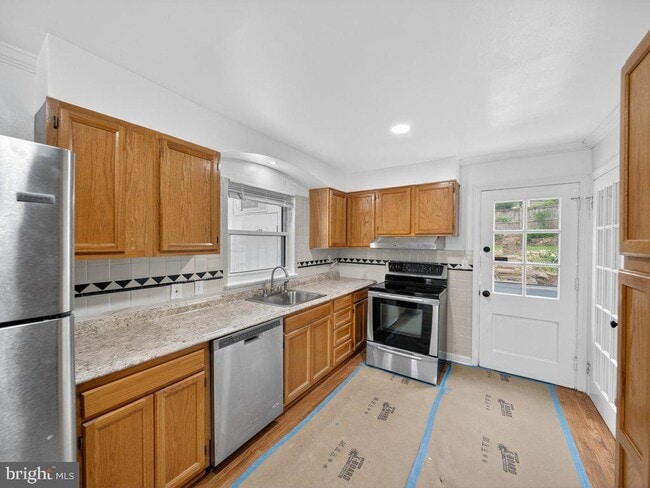 Building Photo - 10506 Lorain Ave