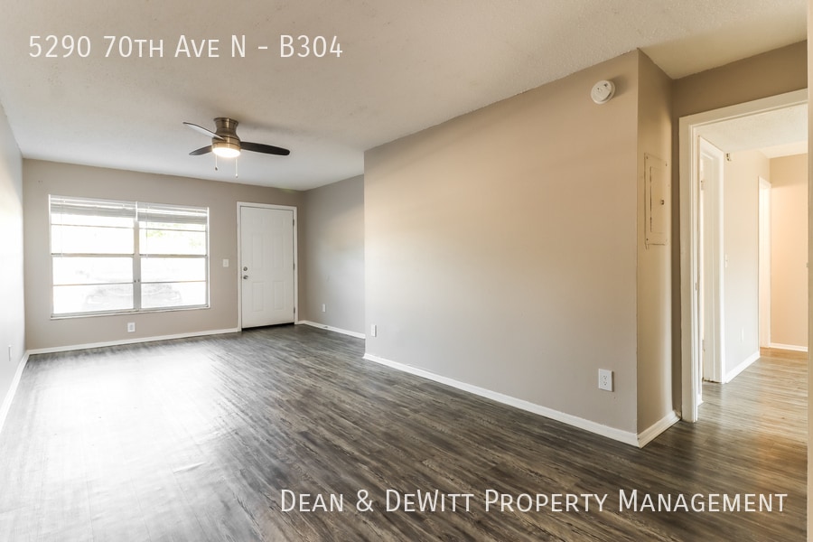 Building Photo - 2 Bed/1 Bath - Unit B304
