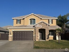 Building Photo - Stunning 4/3 in Roseville! 2 Car Garage!