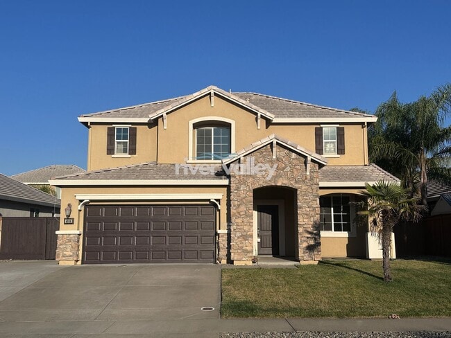 Primary Photo - Stunning 4/3 in Roseville! 2 Car Garage!
