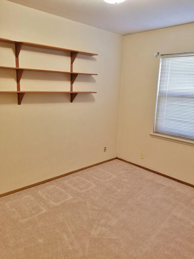 Building Photo - Great ranch style home near Shunga Park an...