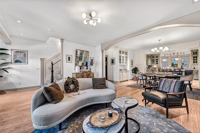 Building Photo - 242 SW D St