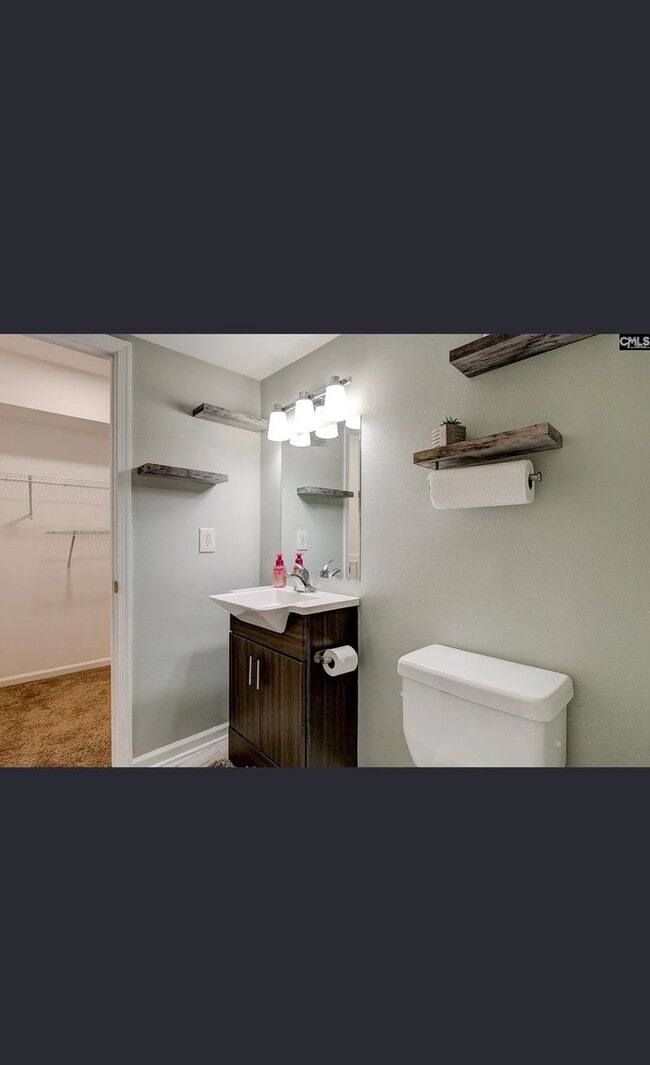 Building Photo - 177 Lionsgate Dr