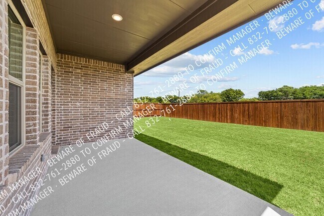 Building Photo - 2229 Maple Ridge Dr