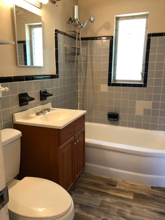 Building Photo - 2 Bed 1 Bath Home | Carport | Central AC | Pet Friendly | Washer Dryer Hook Ups | Section 8 Welcome