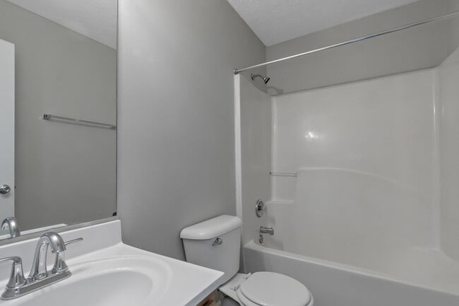 Building Photo - Charming 3 Bedroom / 2 Bath Ranch Home in Jonesboro!