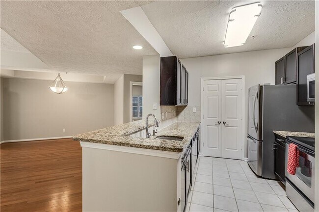 Building Photo - 1250 Parkwood Cir SE