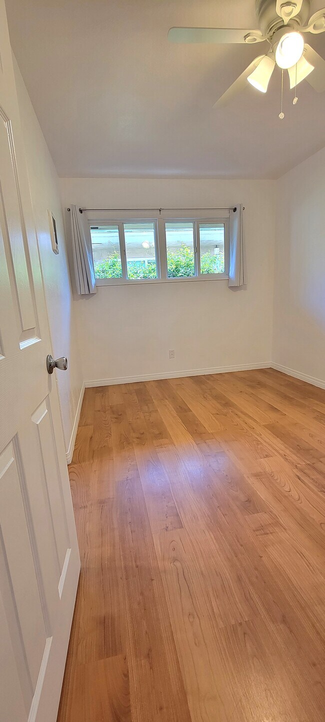 Building Photo - 6216 Stanley Ave