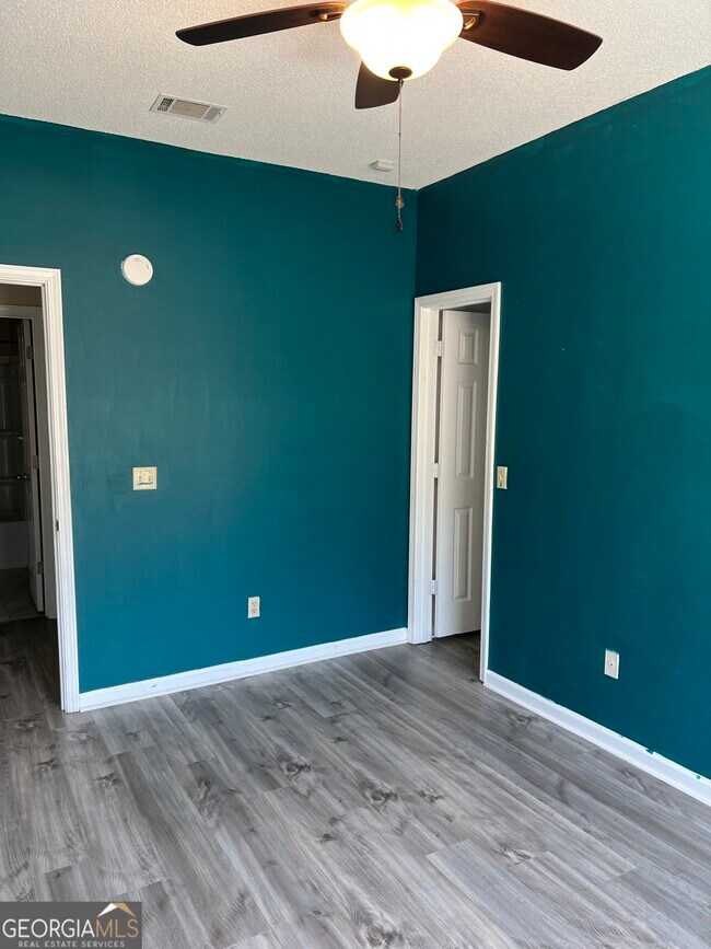 Building Photo - 102 Huntington Dr