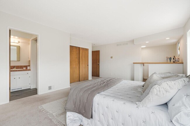 Building Photo - Oxnard Hollywood Beach Duplex