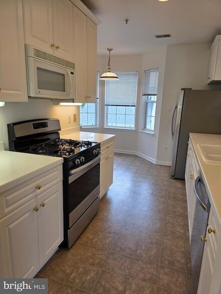 Building Photo - 43134 Watercrest Square