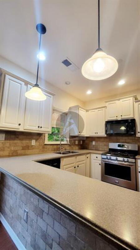 Building Photo - 513 Millside Tr
