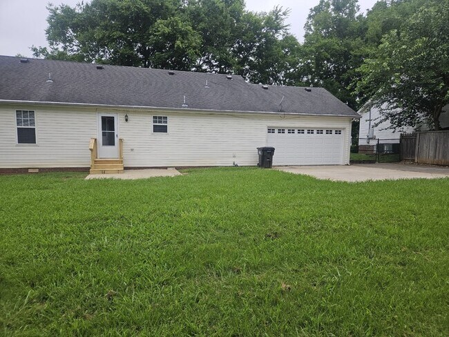Building Photo - 1911 Pecan Ridge Dr