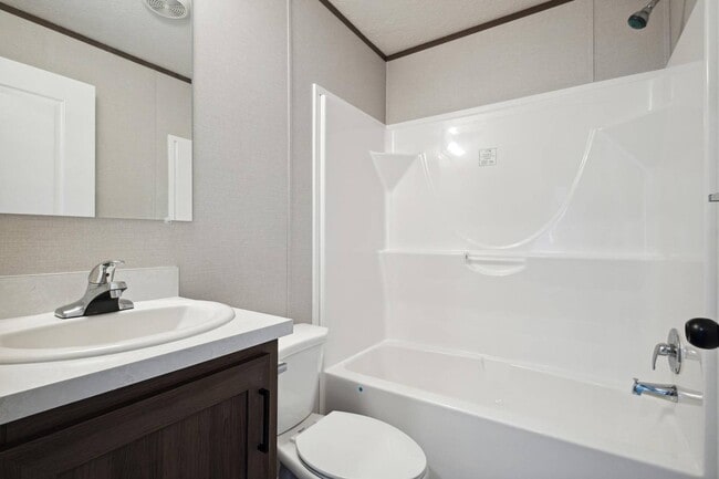 Building Photo - 10 Benjamin Ln