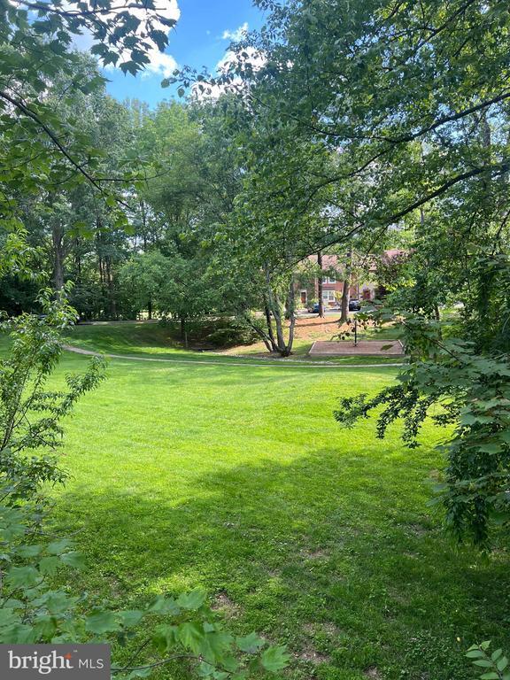 Building Photo - 2040 Golf Course Dr