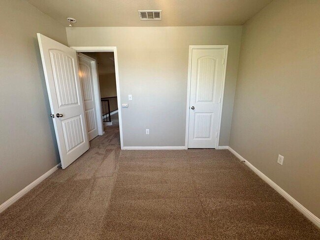 Building Photo - 120 Kingfisher Ln